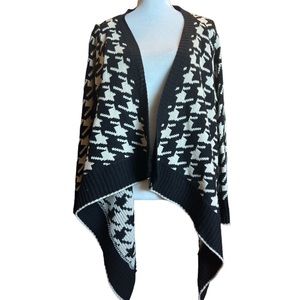 36 Point 5 EUC black and white large print open cardigan. One size fits most